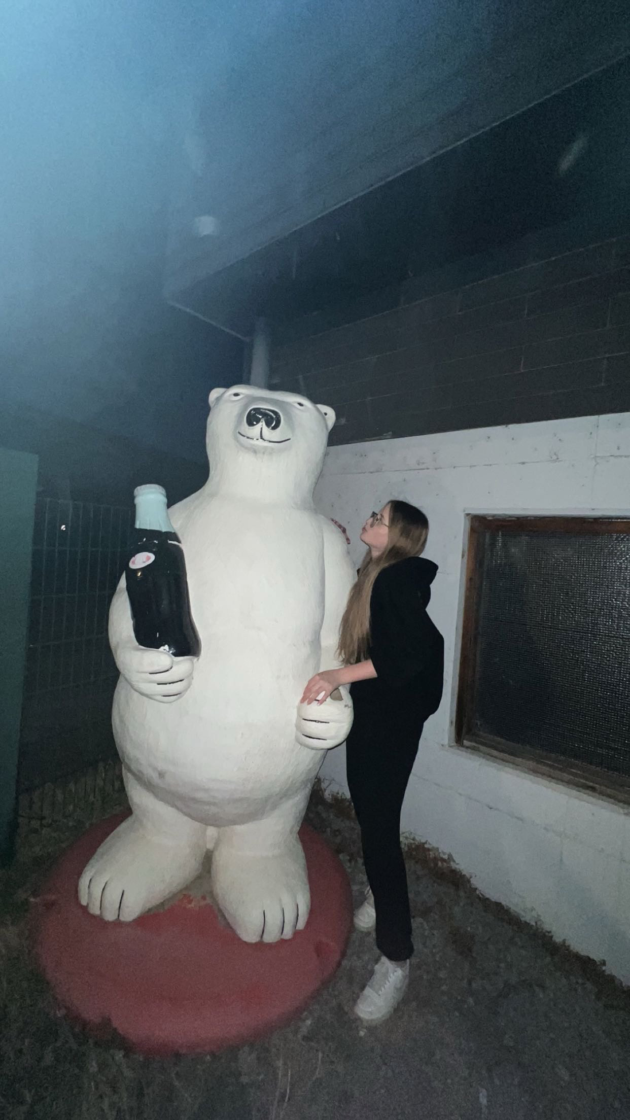 Ich mit einer Bär Figur